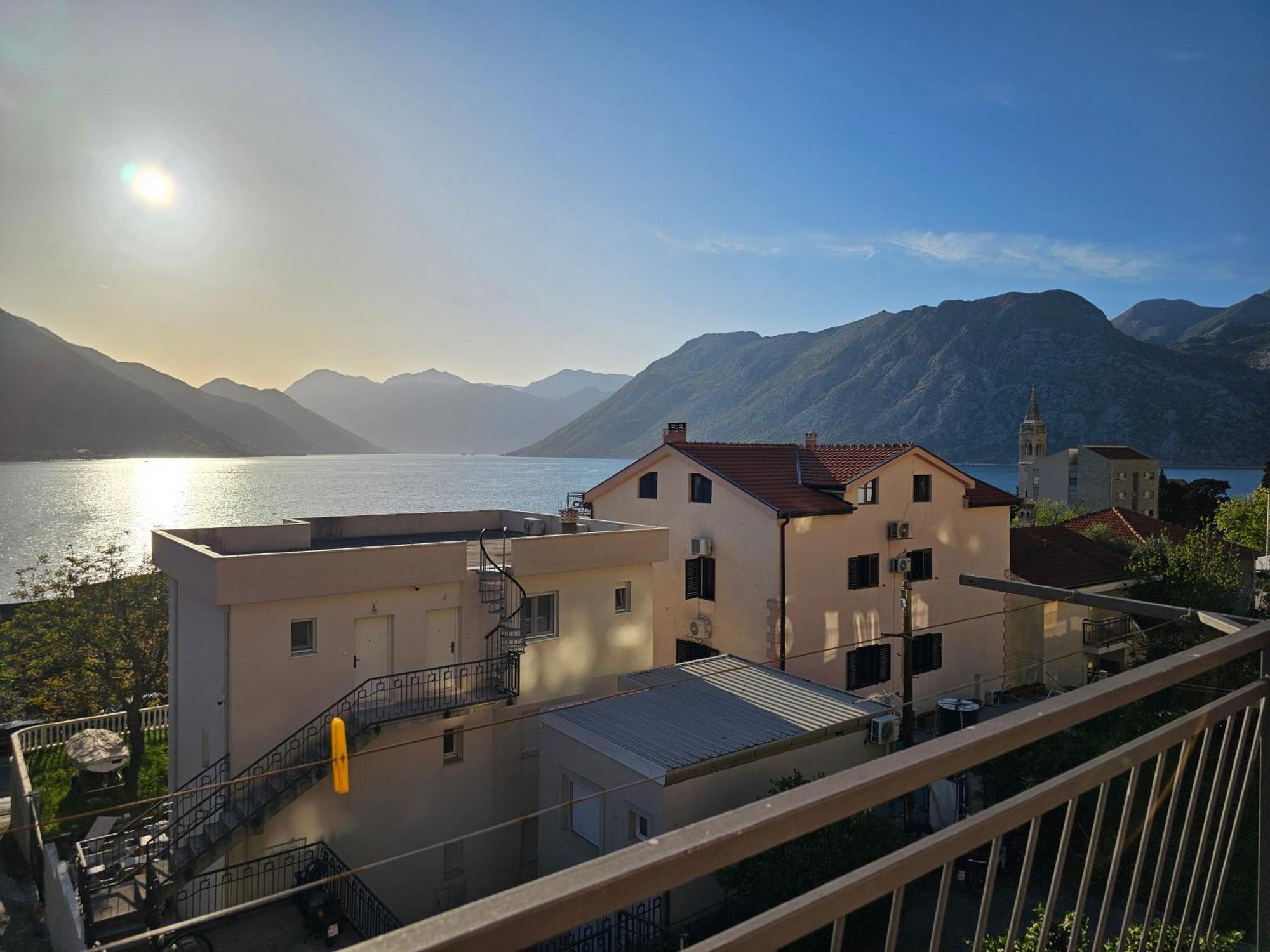 Apartmán Modern Seaside Escape - Stunning Sea View - Private & Stylish Kotor Exteriér fotografie