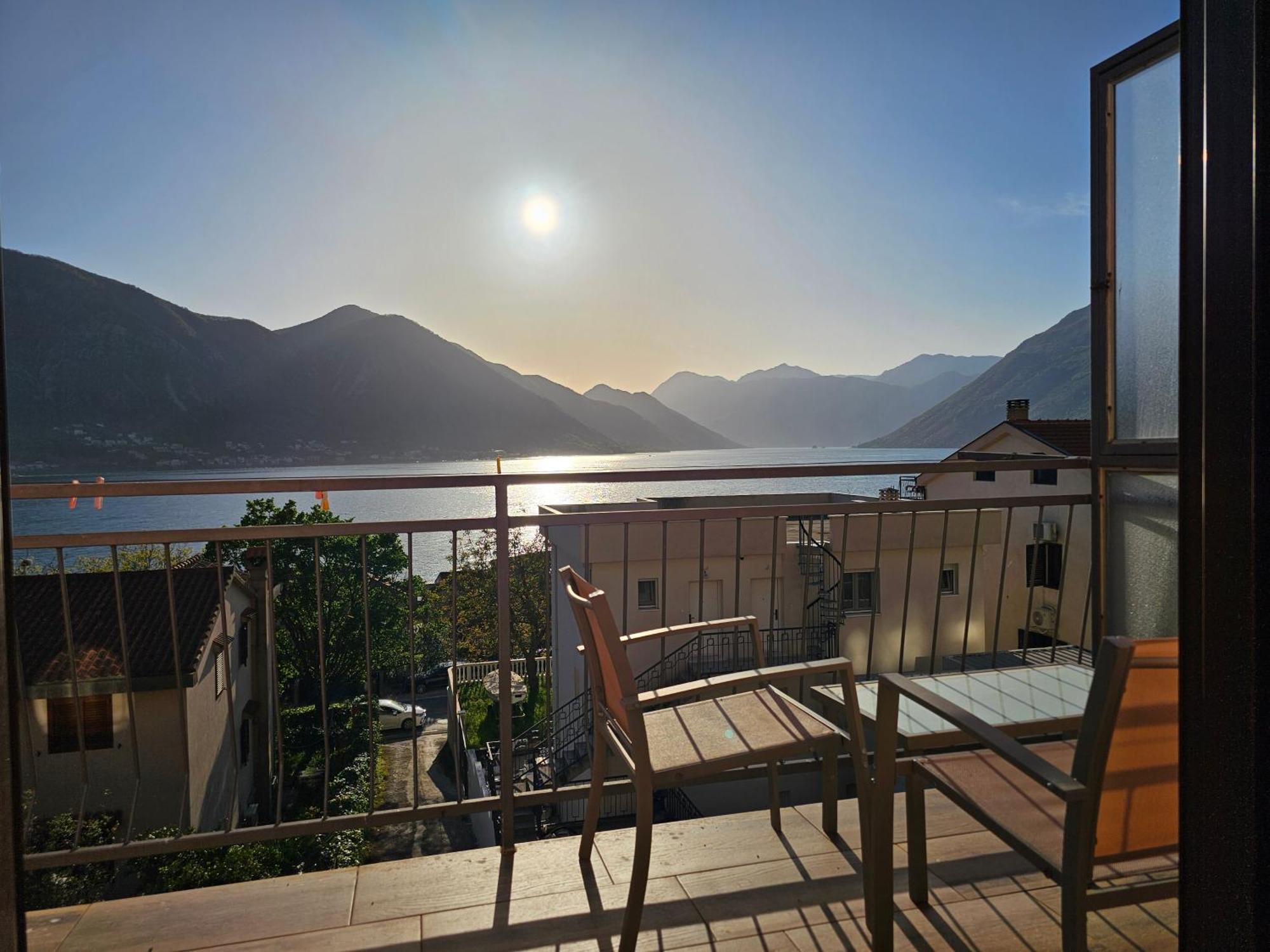 Apartmán Modern Seaside Escape - Stunning Sea View - Private & Stylish Kotor Exteriér fotografie